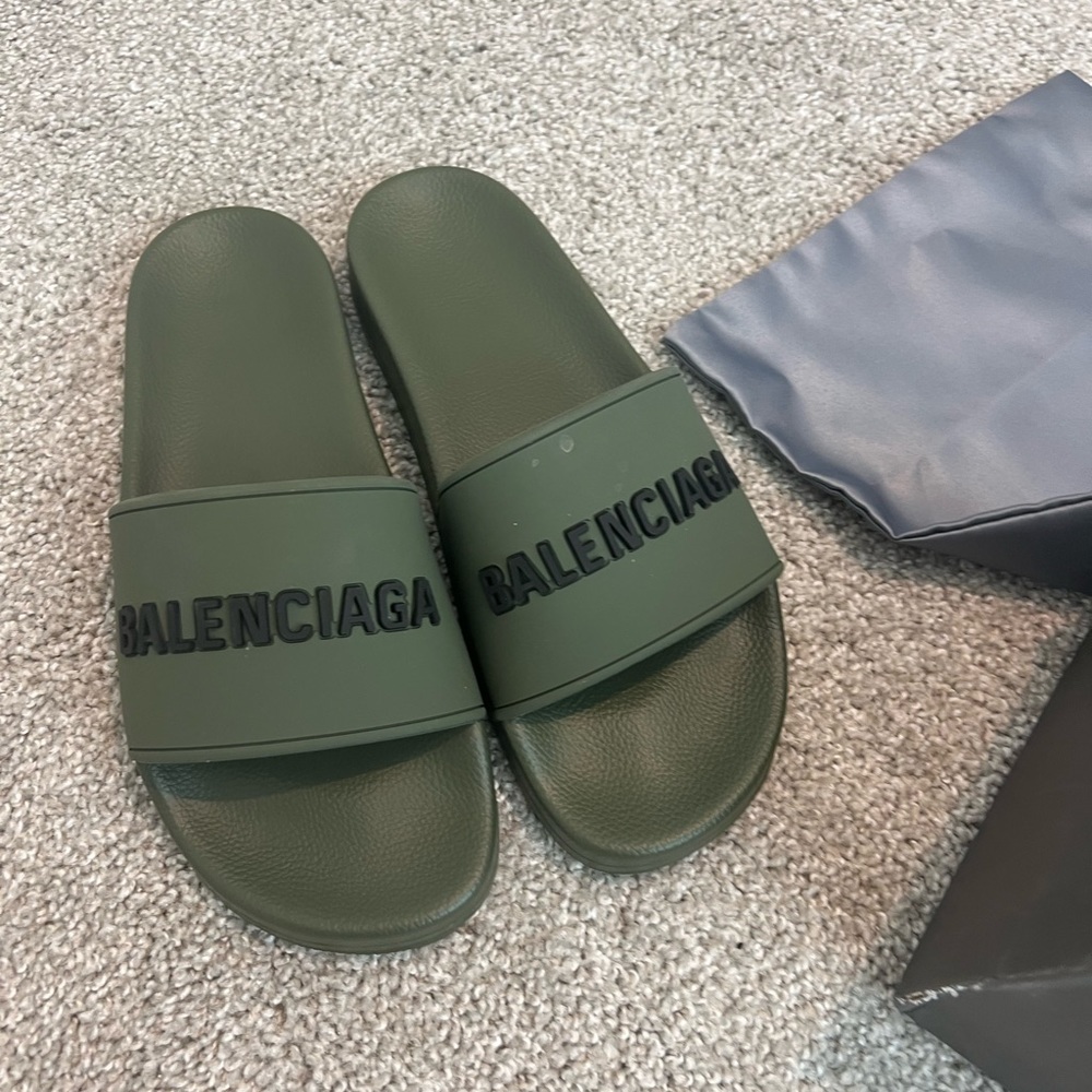 BRAND NEW WITH BOX Balenciaga POOL SLIDE SANDAL (retail 395+tax) Size 40